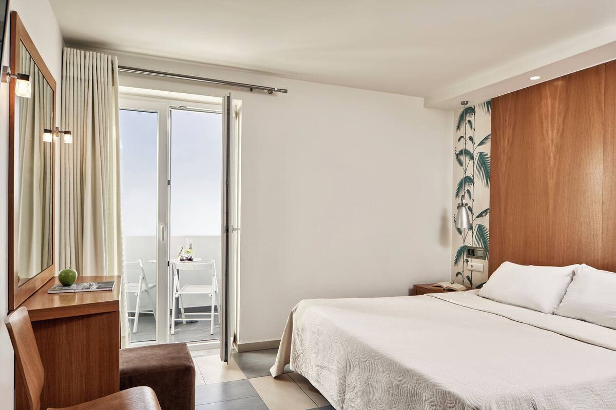 Cofres nos quartos, escrivaninha, Wi-Fi de cortesia, roupa de cama