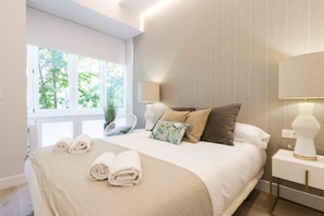 1 habitación, tabla de planchar con plancha, wifi gratis y ropa de cama