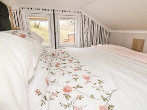 Cottage | 1 bedroom, individually decorated, individually furnished, free WiFi - Oak Tree View (Llandrindod Wells)