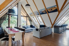 Deluxe-Apartment, 3 Schlafzimmer, Bergblick | Wohnbereich