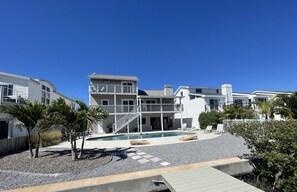 Exterior - Beautiful waterfront home. 8 min walk to the beach and restaurants private pool. (Indian Rocks Beach)