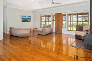 Télévision, cheminée