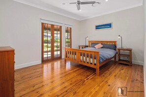 3 quartos, ferros/tábuas de passar roupa, Wi-Fi, roupa de cama