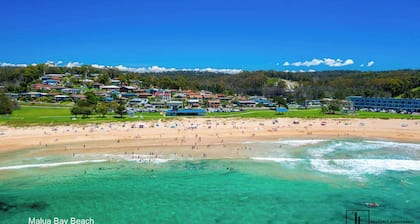Minutes to Malua Bay Beach | Sunset Vista Retreat