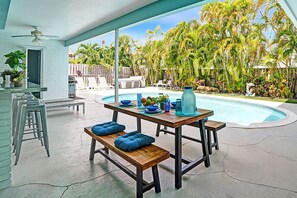 Outdoor dining - Wonderful 4BR/3BA Villa Pool & Jacuzzi near Beach (Hollywood)