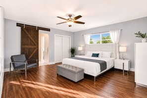 4 bedrooms, desk, iron/ironing board, travel cot