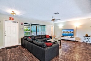 Smart TV - Wonderful 4BR/3BA Villa Pool & Jacuzzi near Beach (Hollywood)