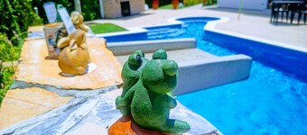 Dream Vacation - Private Pool, Jacuzzi & BBQ