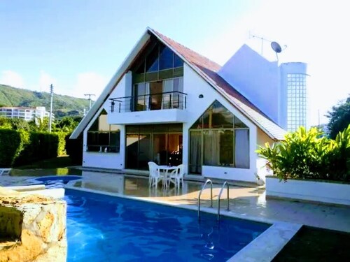 Dream Vacation - Private Pool, Jacuzzi & BBQ