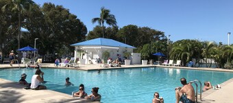 Keys Deal w/Cafe & Pool Bar! Up to 20% Off Beachfront 1BD Sleeps 4.