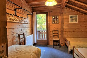 6 chambres, fer et planche à repasser, lit parapluie, Wi-Fi gratuit