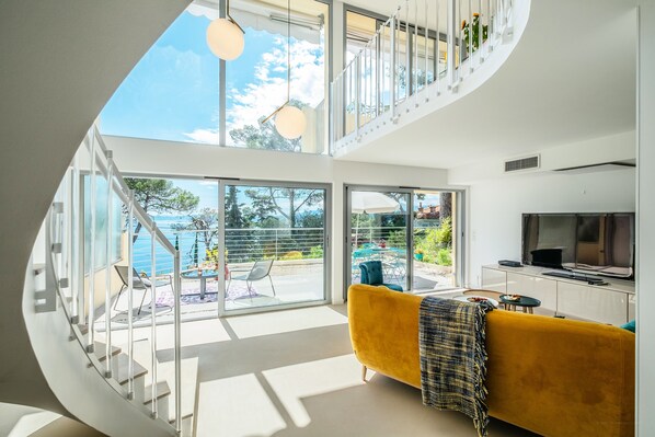 Smart TV, fireplace, printers