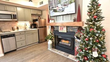 Fridge, stovetop, coffee/tea maker, toaster