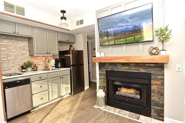 Fridge, stovetop, coffee/tea maker, toaster