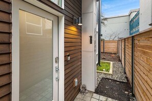 Exterior detail - Perch - Metro Malden: Stylish & cozy home w/ rooftop, space needle view (Seattle)