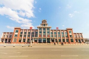 Exterior - Huadu Modern Business Hotel (Jiaohe Boutique) (Jiaohe)