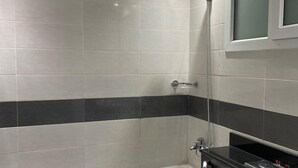 Bathroom - Boys hostal (Dubai)