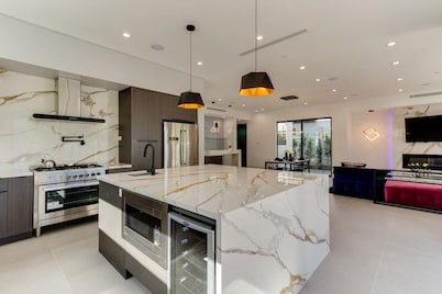 Posh Luxury Modern Home with Pool Spa and Rooftop Deck