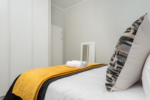 1 bedroom, desk, iron/ironing board, WiFi