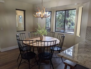 Dining - 5BR Flagstaff Cabin: 1 Acre, Deck, Games, Trails (Flagstaff)