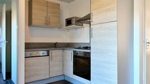 Køleskab, ovn, kogeplade, opvaskemaskine