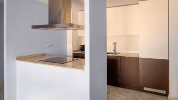 Réfrigérateur, four, plaque de cuisson, lave-vaisselle