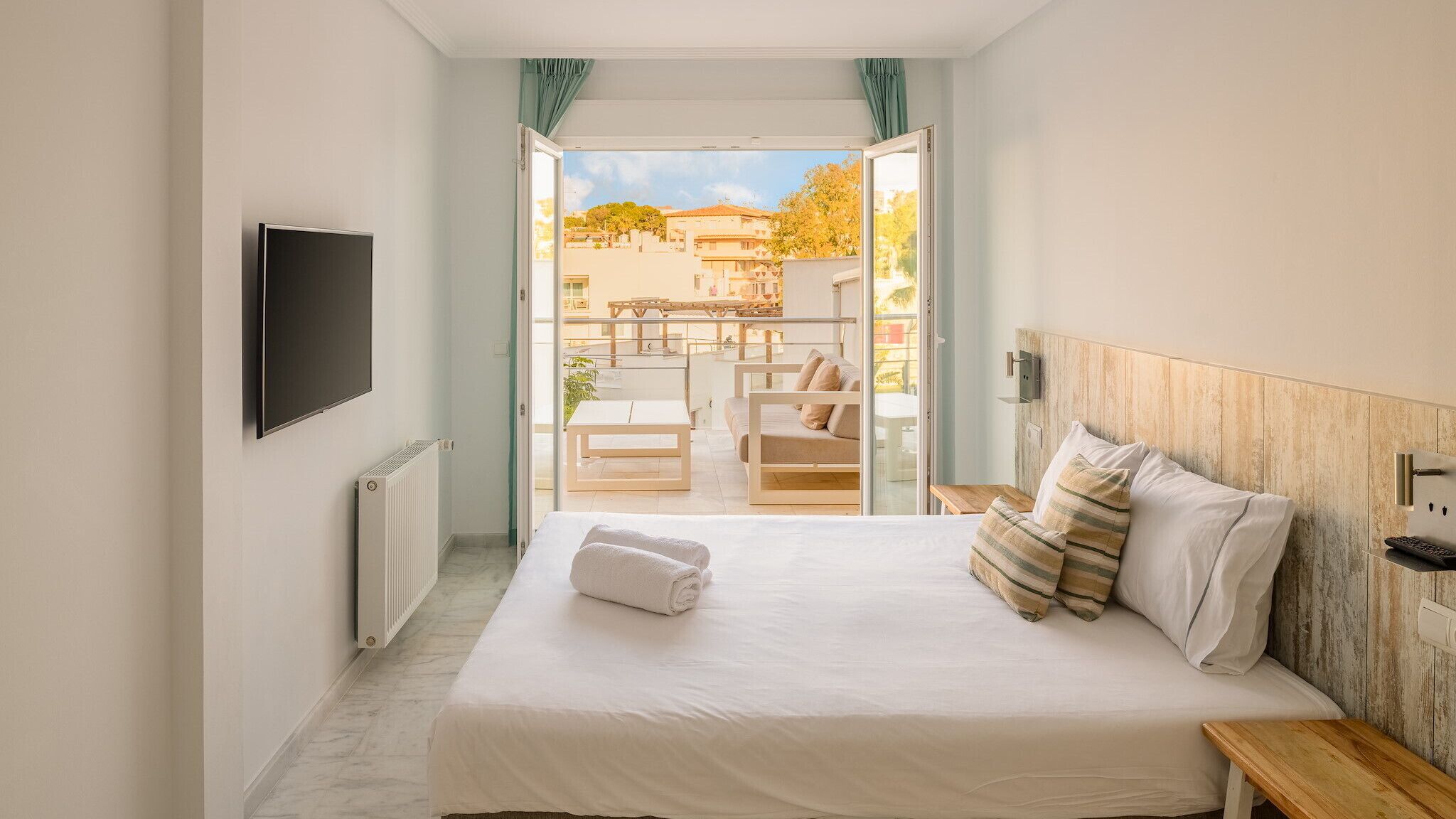 2 chambres, coffres-forts dans les chambres, lit parapluie