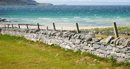 THE CATTLEMAN'S BOTHY - Highland House with Stunning Balnakeil Beach Views.