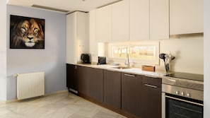 Geladeira, fogão, cooktop, lava-louças