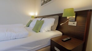 5 室のベッドルーム、旅行用ベビーベッド、WiFi (無料)、ベッドシーツ