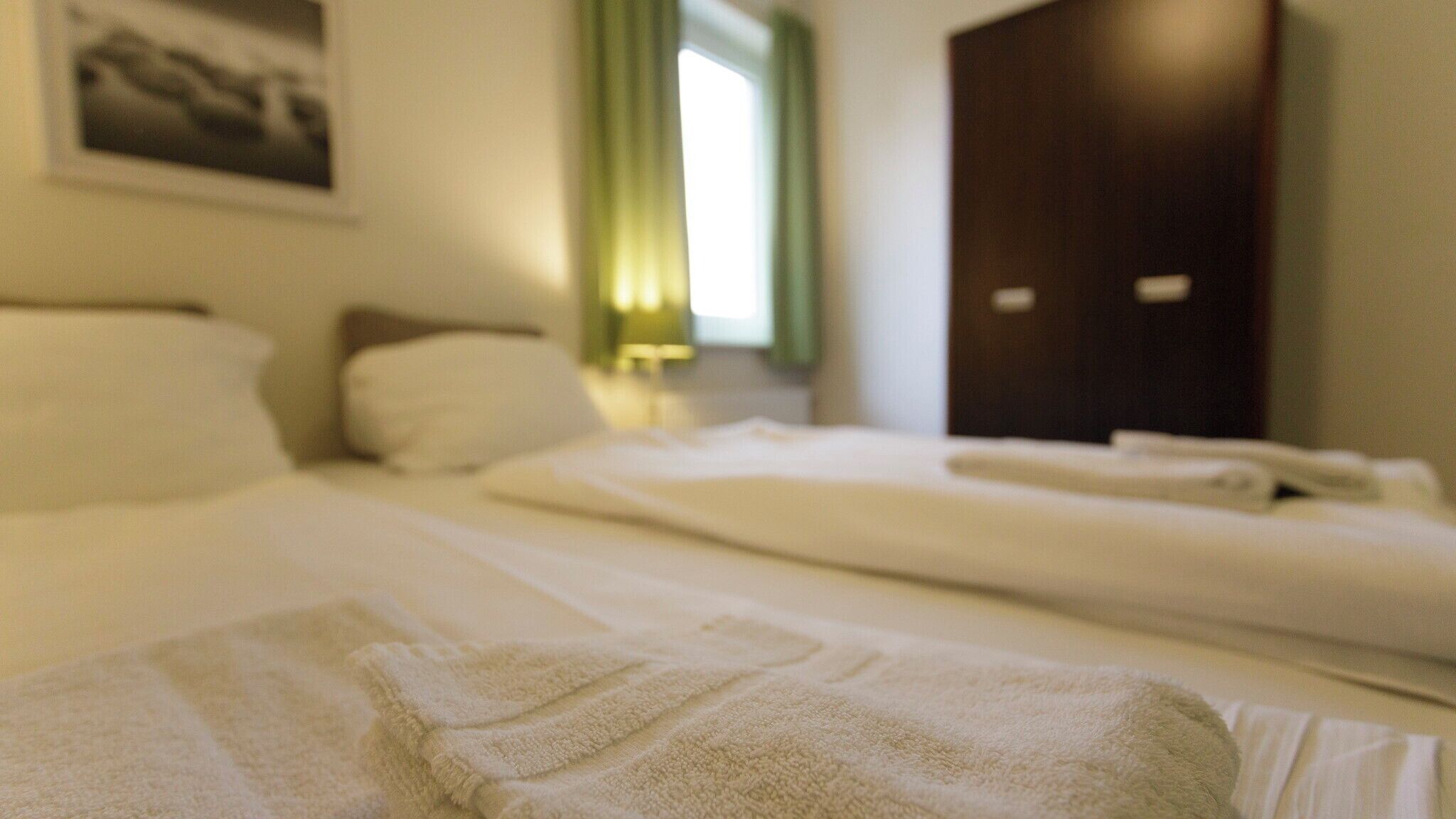 5 bedrooms, travel cot, free WiFi, bed sheets