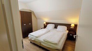 3 Schlafzimmer, Reisekinderbett, kostenloses WLAN, Bettwäsche
