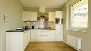 Réfrigérateur, four, plaque de cuisson, lave-vaisselle