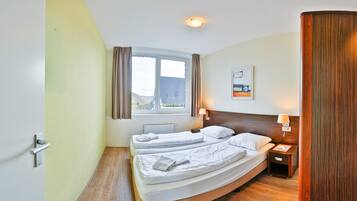 2 bedrooms, travel crib, free WiFi, bed sheets