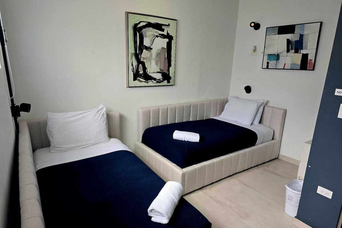 Camera Standard con 2 letti singoli | 1 camera, una scrivania, postazione laptop, Wi-Fi gratuito