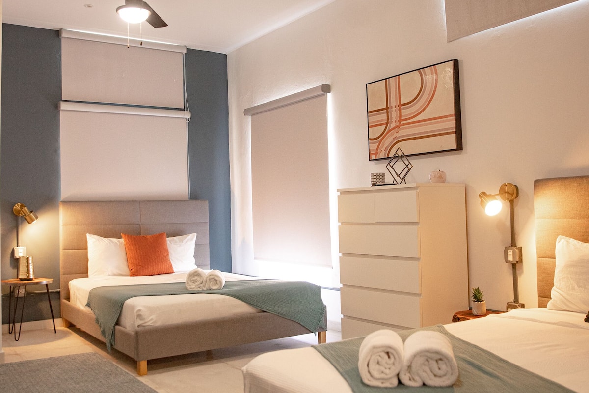 Camera familiare | 1 camera, una scrivania, postazione laptop, Wi-Fi gratuito