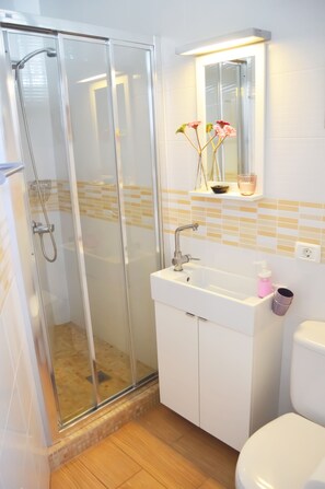 Shower - House Maresía Las Moreras Duplex with Sea View 1 minute from the seafront promenade  (Playa Blanca)