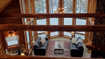 Älytelevisio, takka, videopelejä, DVD-soitin