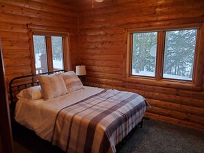 8 bedrooms, desk, free WiFi, bed sheets - Lakefront secluded mult-family retreat with game room and two cabins.  (Townsend)