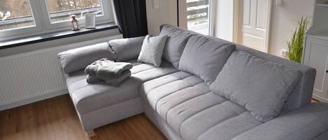 Smart-tv, bøger, stereoanlæg