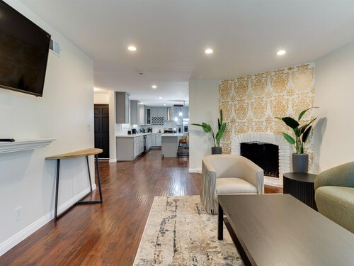 Woodland Hills Zen Modern