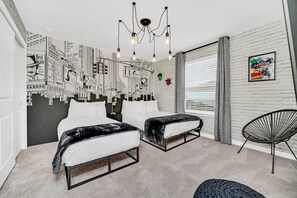 8 habitaciones, tabla de planchar con plancha, wifi y ropa de cama 