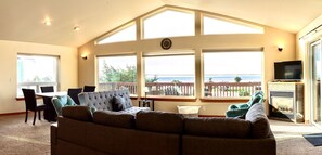 Smart TV, fireplace - Dune Breeze - Wifi and Hot tub (Pacific Beach)