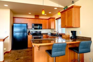 Cookware/dishes/utensils, dining tables - Dune Breeze - Wifi and Hot tub (Pacific Beach)