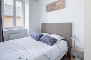 1 soverom, strykejern/-brett, wi-fi (inkludert) og sengetøy