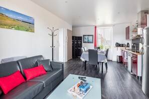 Fernseher, DVD-Player, Stereoanlage