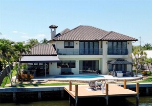 Exterior - 5 Bedroom Luxe Villa on Deep Water Intracoastal (Deerfield Beach)