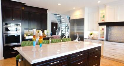 5 Bedroom Luxe Villa on Deep Water Intracoastal