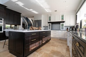 House, Accessible | Private kitchen - 5 Bedroom Luxe Villa on Deep Water Intracoastal (Deerfield Beach)