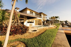 Exterior - 5 Bedroom Luxe Villa on Deep Water Intracoastal (Deerfield Beach)